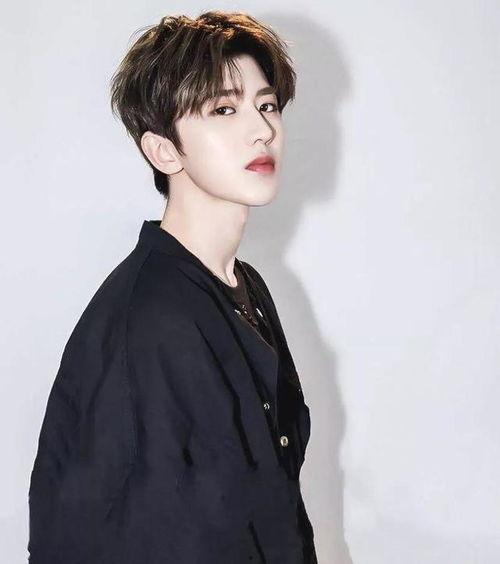 娱乐圈八卦吃瓜蔡徐坤图片,娱乐圈八卦中的焦点人物