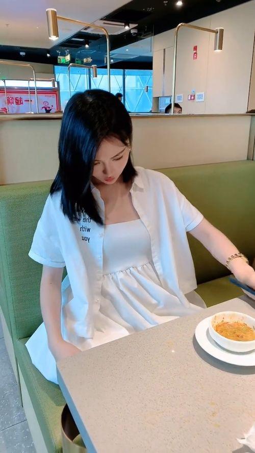 娱乐吃瓜酱清洗白衣服,娱乐吃瓜酱教你一招